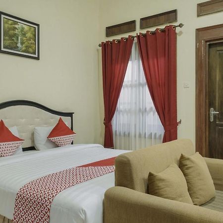 Oyo 804 Ndalem Maharani Guest House Yogyakarta Ngoại thất bức ảnh