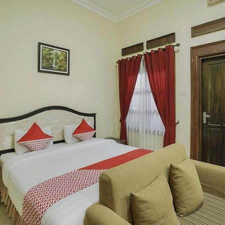 Oyo 804 Ndalem Maharani Guest House Yogyakarta Ngoại thất bức ảnh