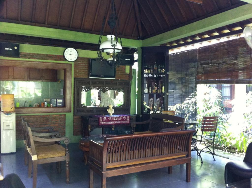 Oyo 804 Ndalem Maharani Guest House Yogyakarta Ngoại thất bức ảnh