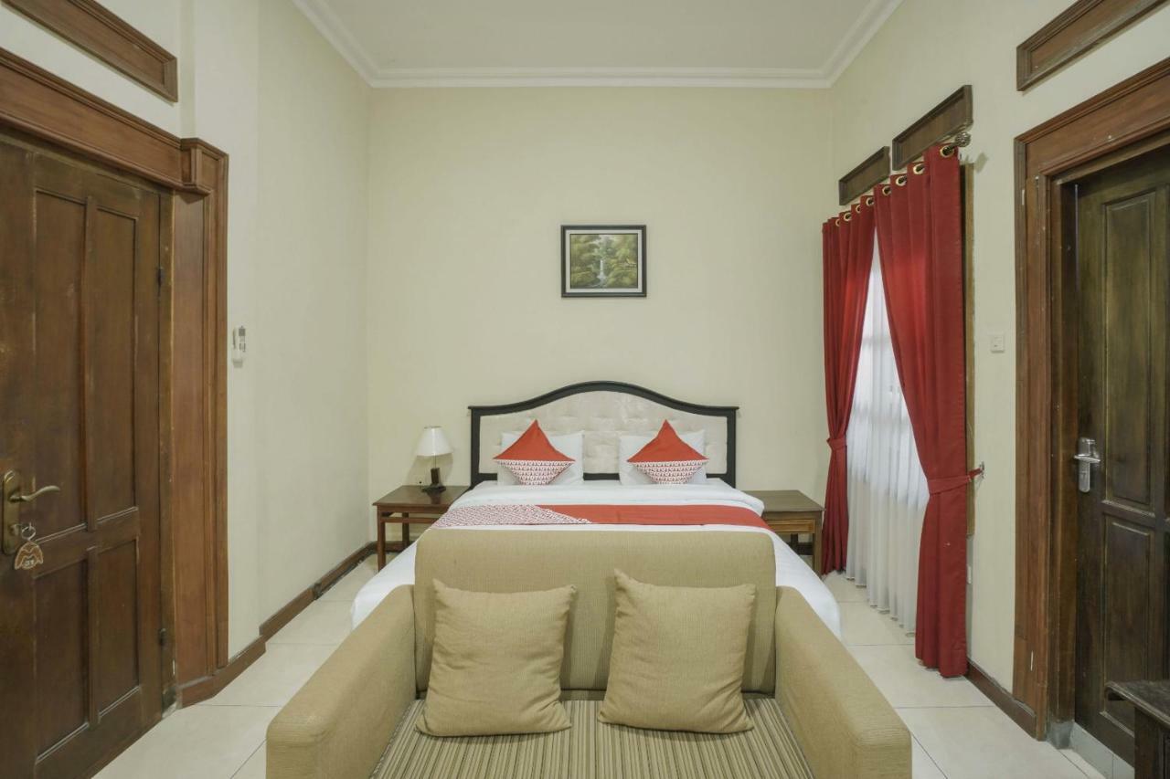 Oyo 804 Ndalem Maharani Guest House Yogyakarta Ngoại thất bức ảnh