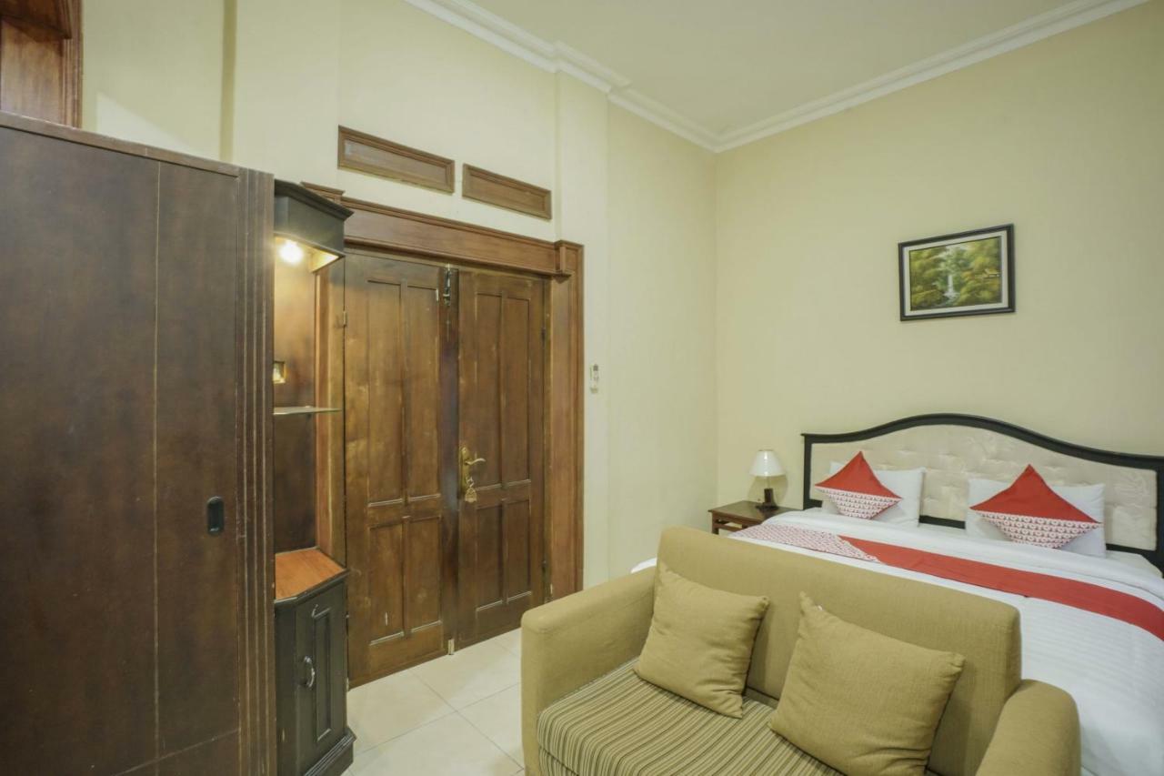 Oyo 804 Ndalem Maharani Guest House Yogyakarta Ngoại thất bức ảnh